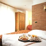 Santa Caterina Hotel 3*